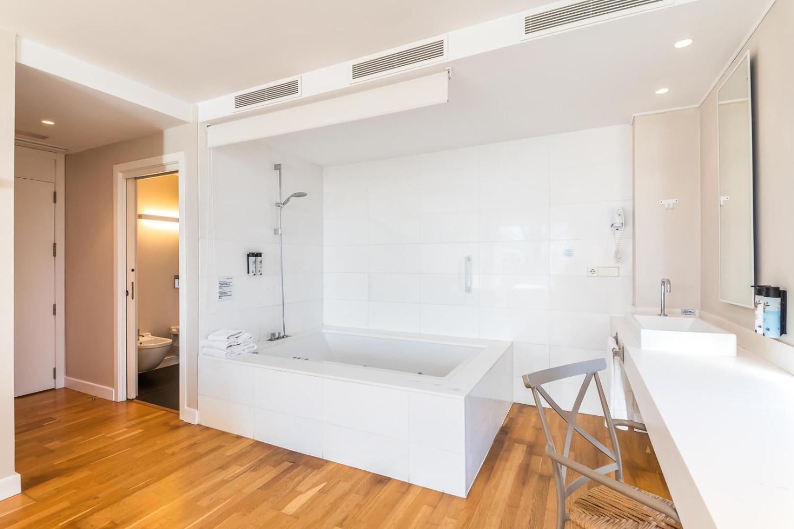 Meraki Beach Hotel - Only Adults ปลายา โปบลา เด ฟาร์นาลส์ ภายนอก รูปภาพ
